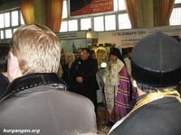 Курган. Выставка "Добрый свет Рождества", 23-28.01.2010 — Генерал В.В.Усманов и Архиепископ Константин на открытии выставки. Фото Николая Павлова, 23.01.2010.